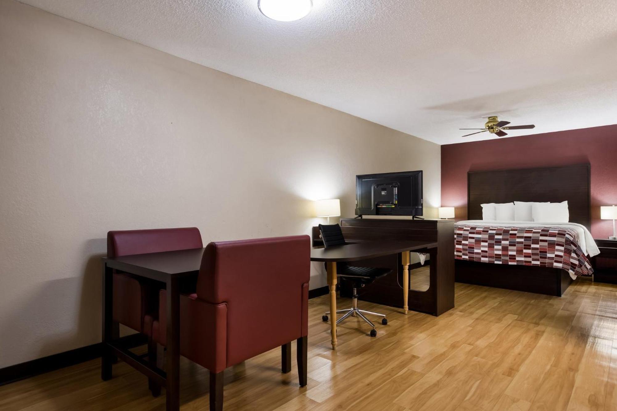 Red Roof Inn & Suites Statesboro - University المظهر الخارجي الصورة