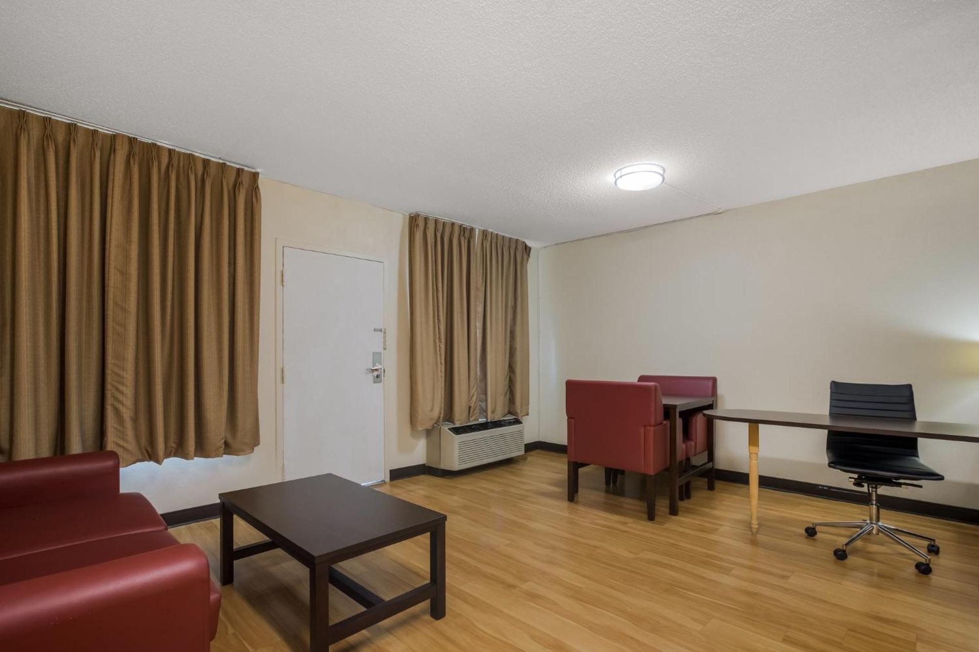 Red Roof Inn & Suites Statesboro - University المظهر الخارجي الصورة