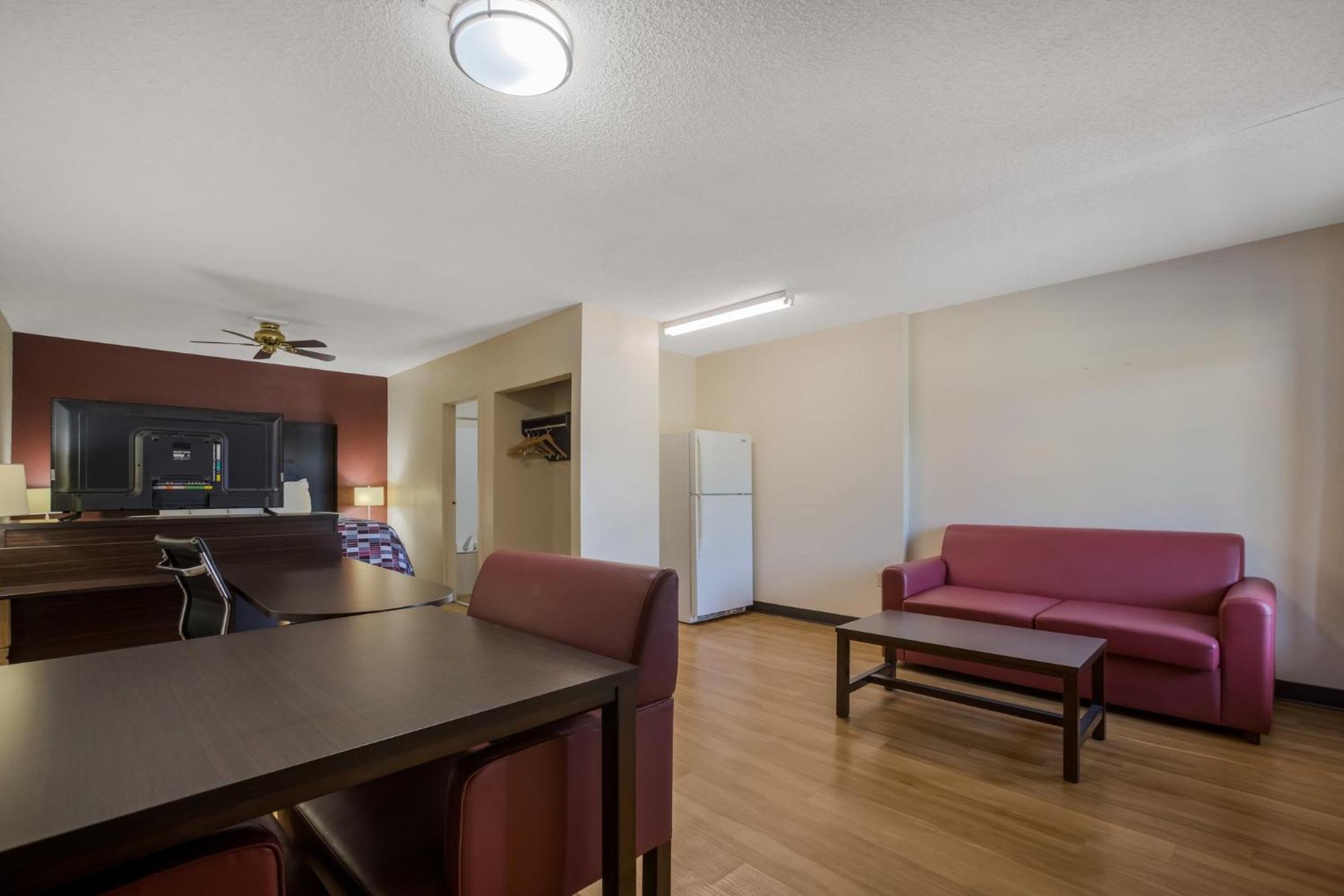 Red Roof Inn & Suites Statesboro - University المظهر الخارجي الصورة