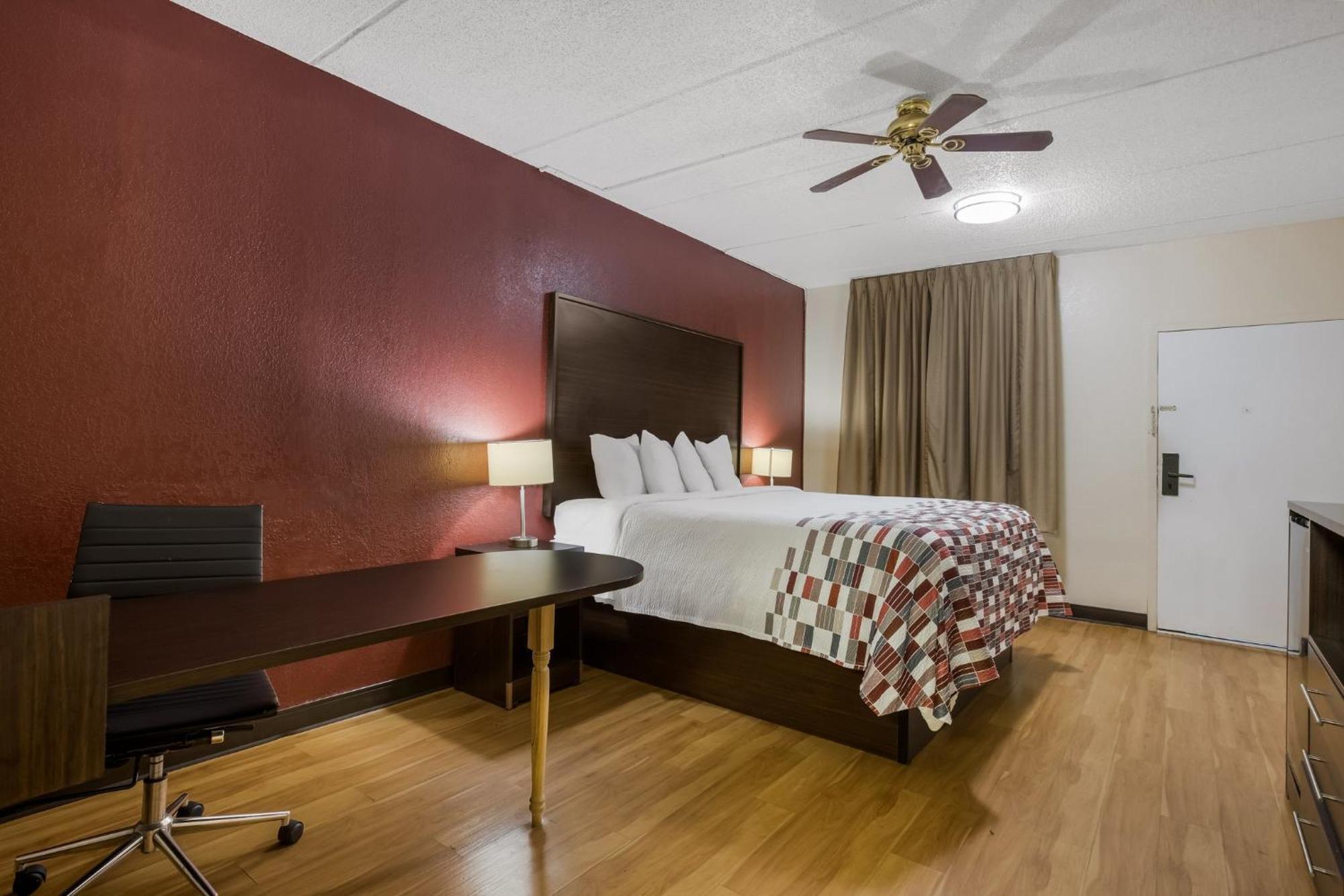 Red Roof Inn & Suites Statesboro - University المظهر الخارجي الصورة