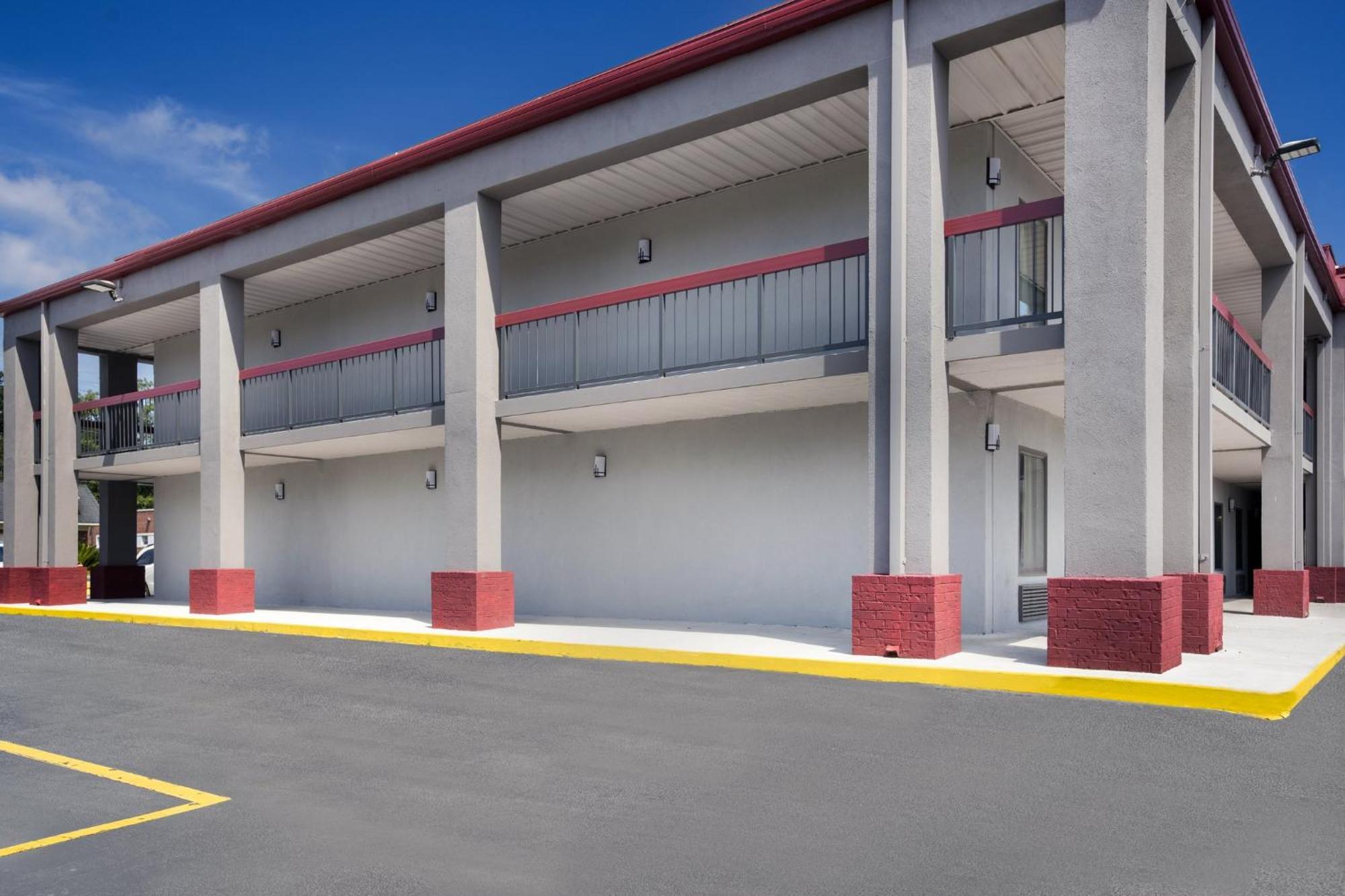 Red Roof Inn & Suites Statesboro - University المظهر الخارجي الصورة