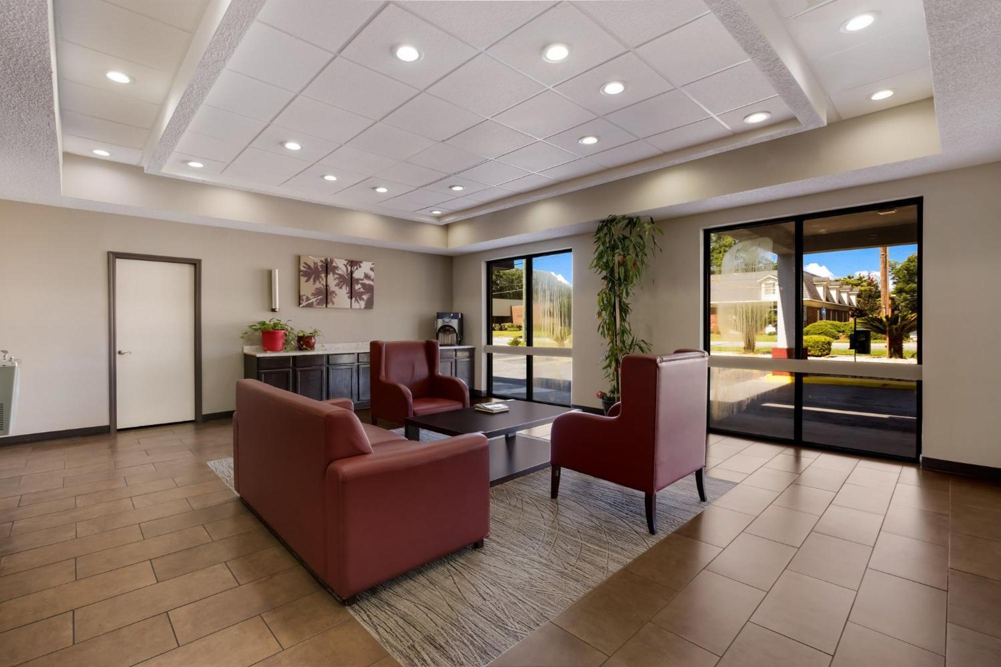 Red Roof Inn & Suites Statesboro - University المظهر الخارجي الصورة