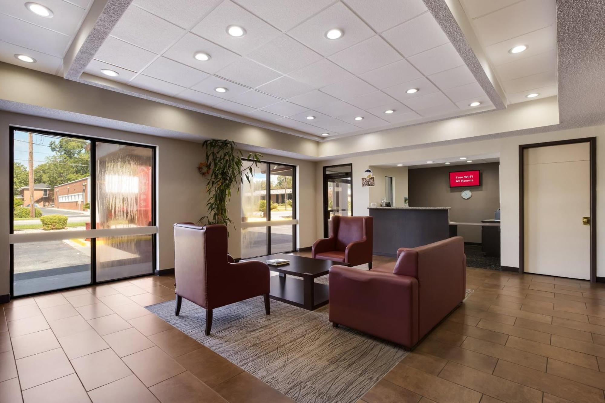 Red Roof Inn & Suites Statesboro - University المظهر الخارجي الصورة
