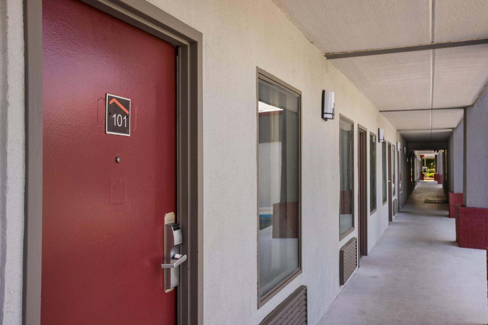 Red Roof Inn & Suites Statesboro - University المظهر الخارجي الصورة