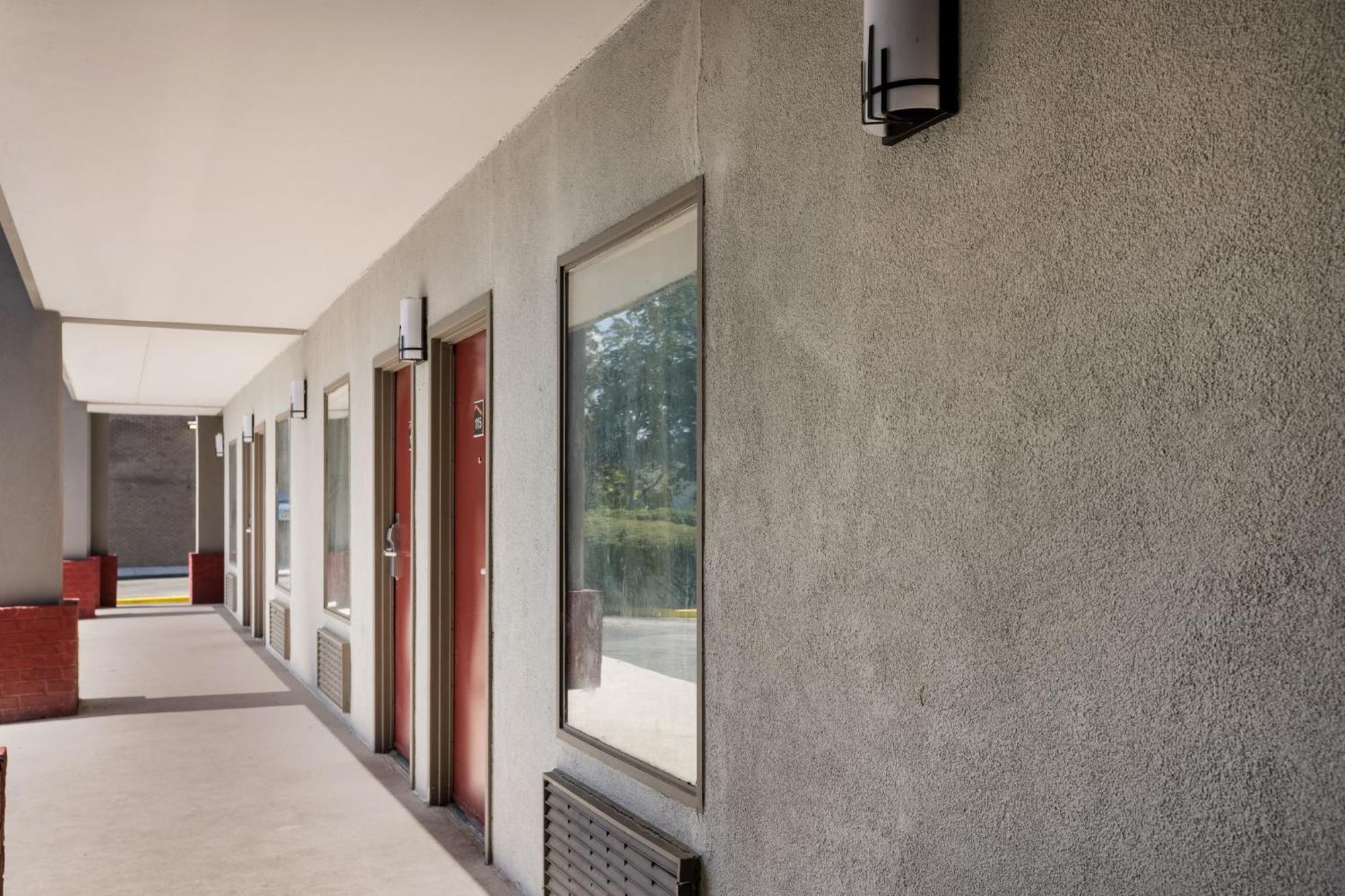 Red Roof Inn & Suites Statesboro - University المظهر الخارجي الصورة