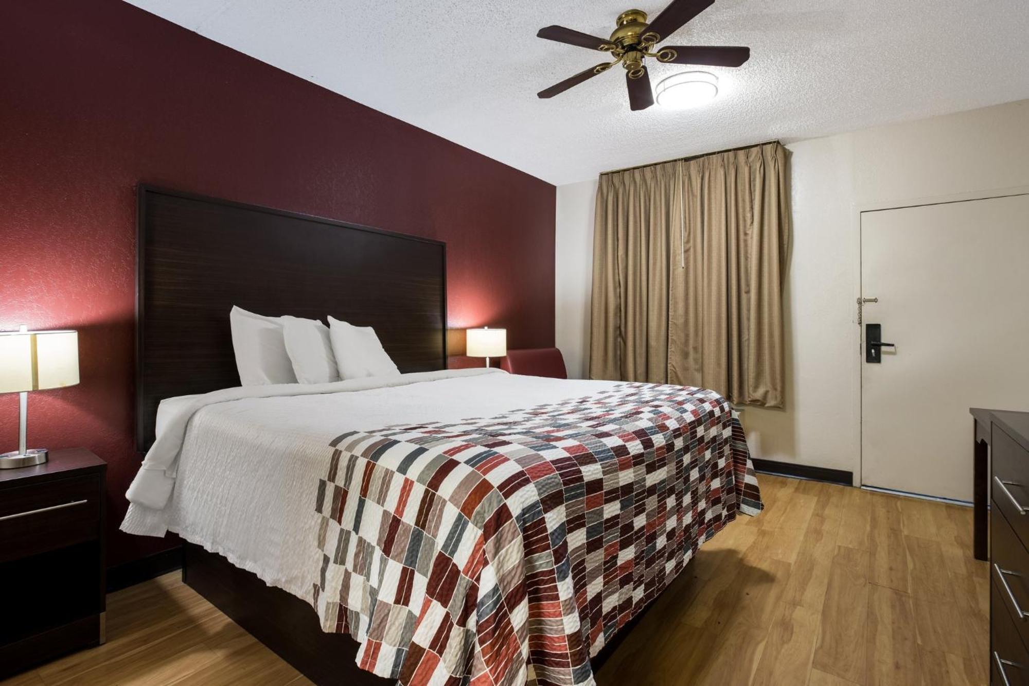 Red Roof Inn & Suites Statesboro - University المظهر الخارجي الصورة