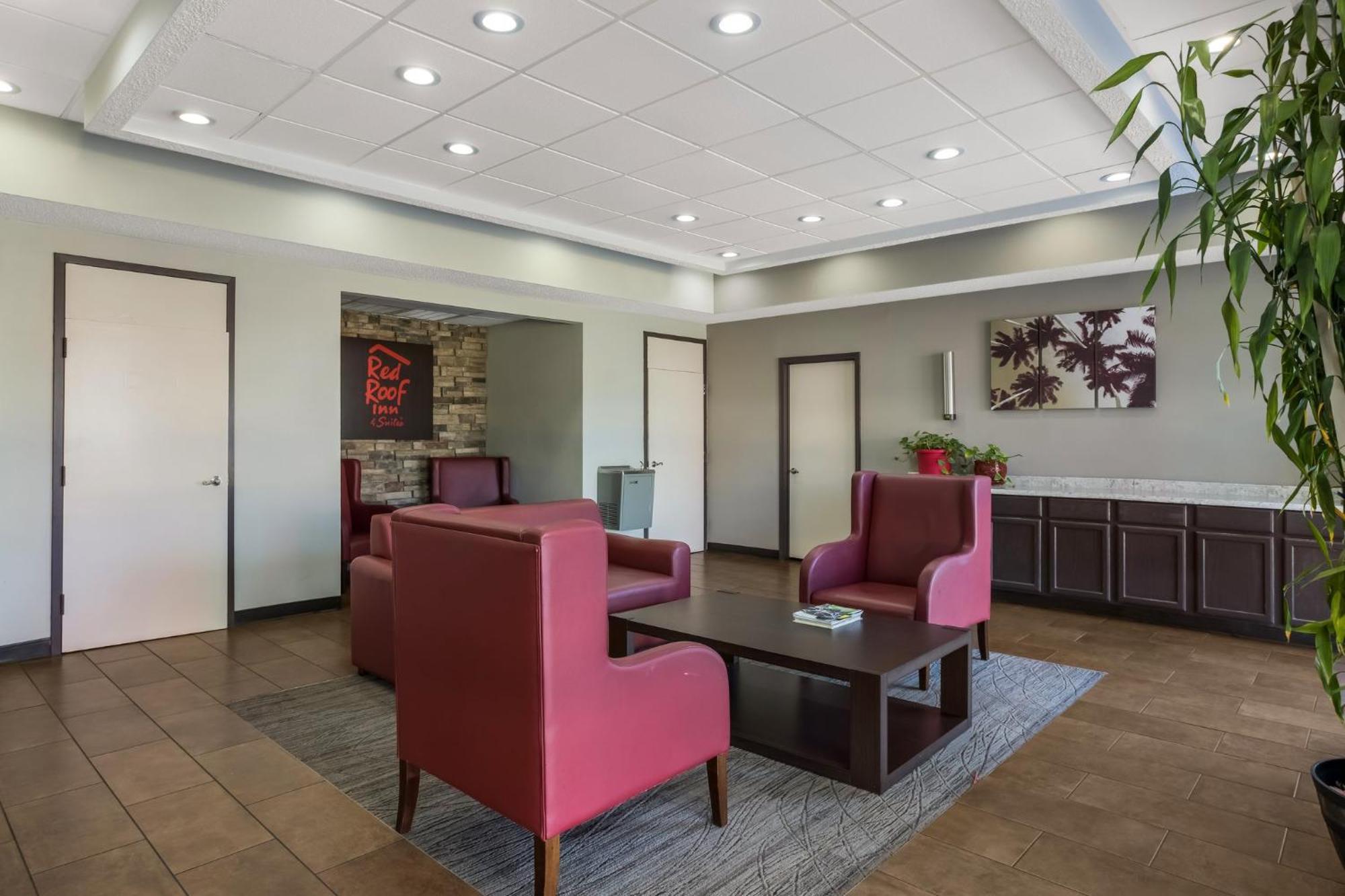 Red Roof Inn & Suites Statesboro - University المظهر الخارجي الصورة
