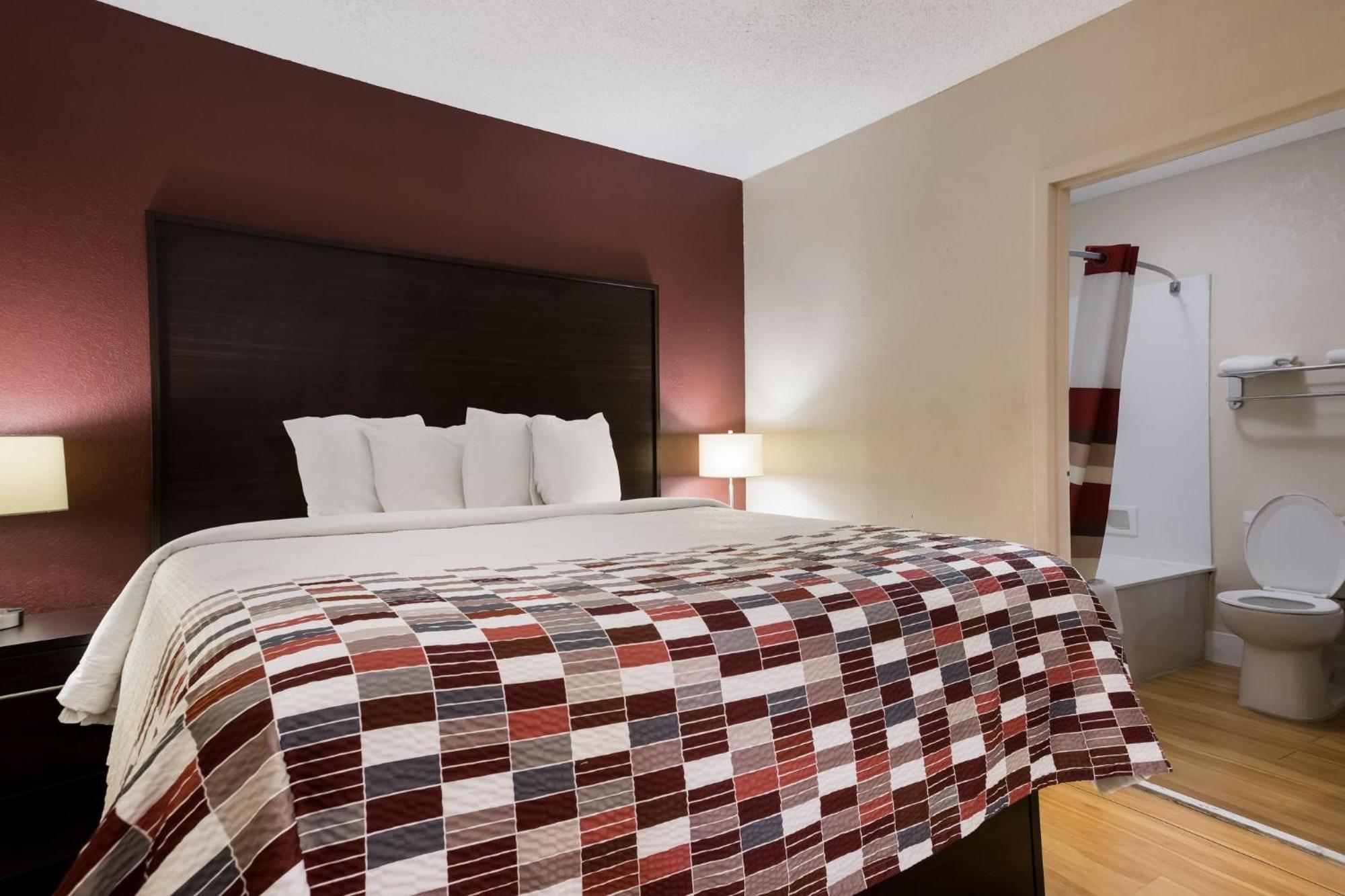 Red Roof Inn & Suites Statesboro - University المظهر الخارجي الصورة