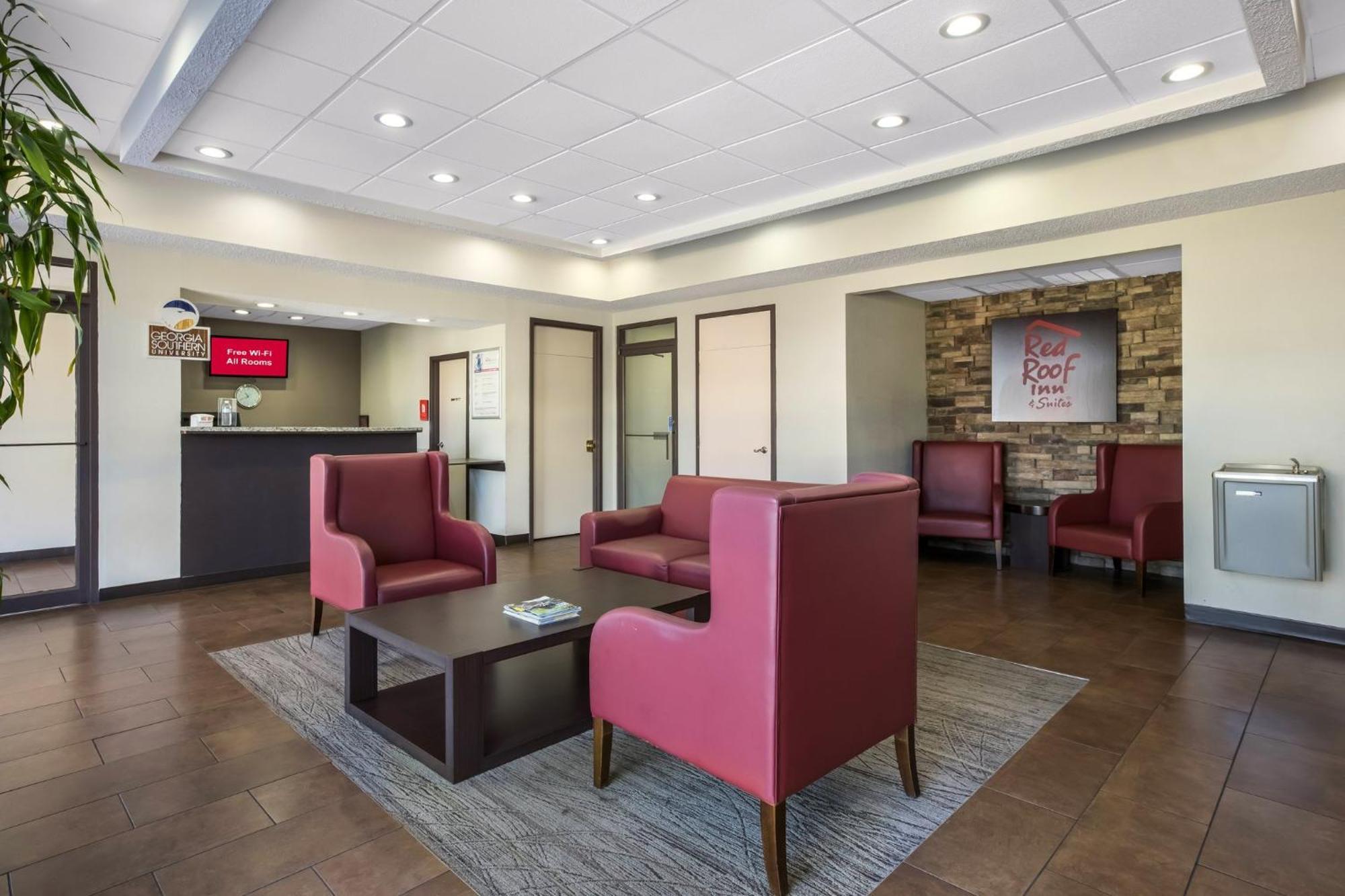 Red Roof Inn & Suites Statesboro - University المظهر الخارجي الصورة