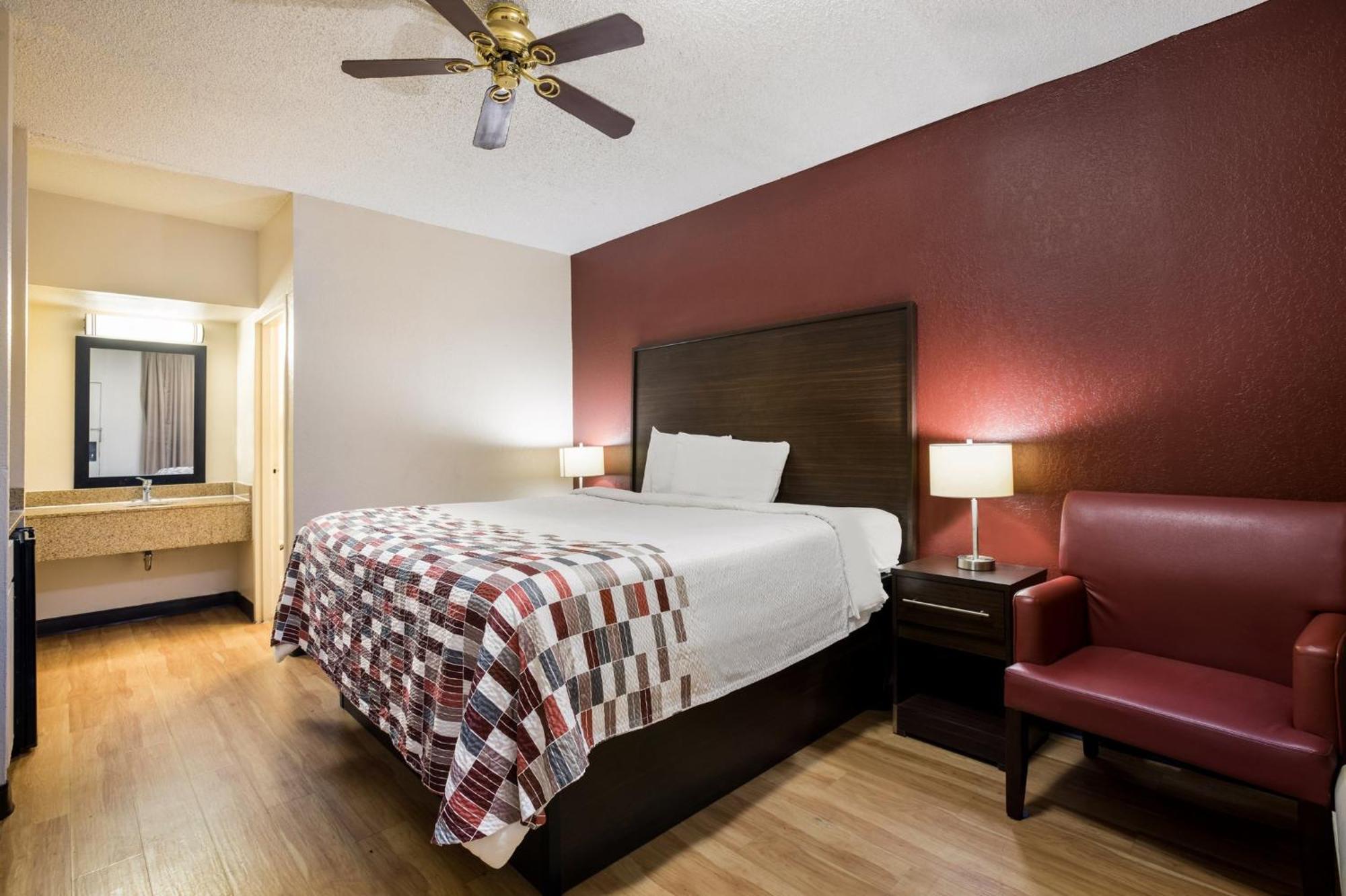 Red Roof Inn & Suites Statesboro - University المظهر الخارجي الصورة