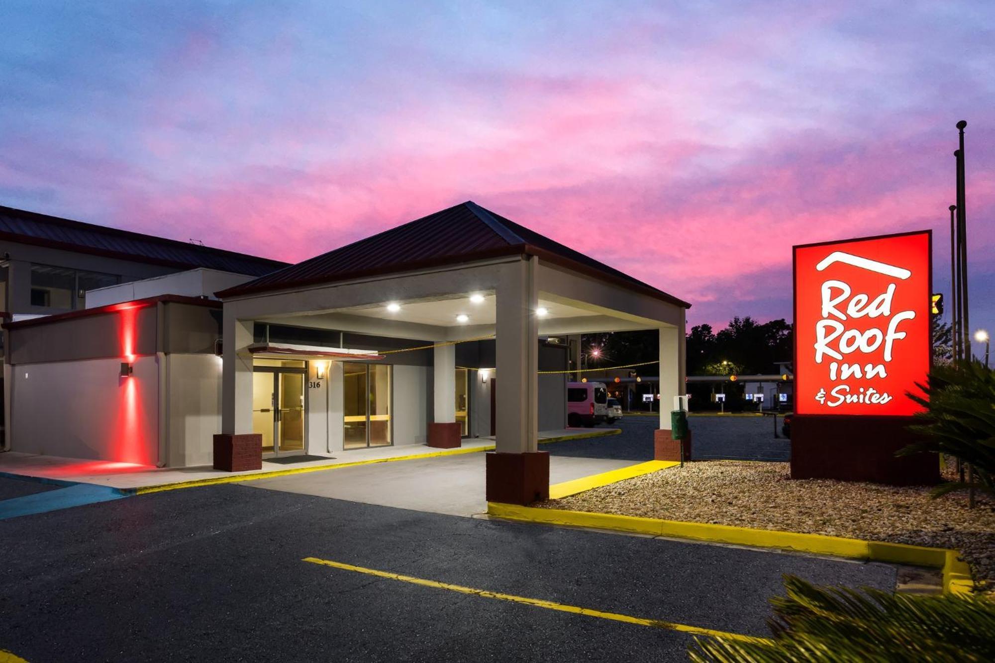 Red Roof Inn & Suites Statesboro - University المظهر الخارجي الصورة